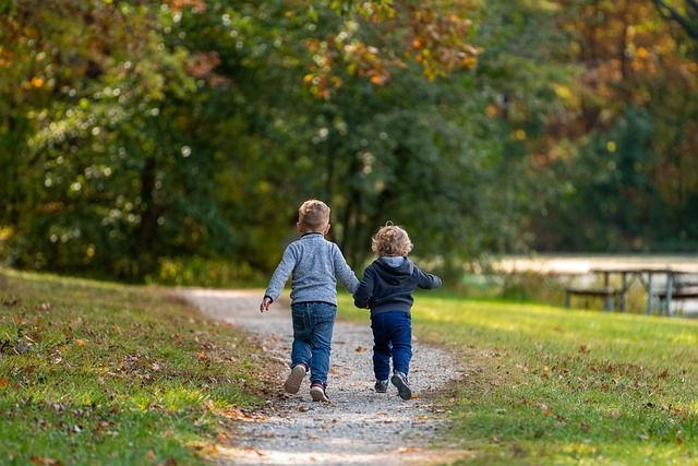 Wald- und Wiesenspaß für Eltern mit Kindern von 4 bis 6 Jahren