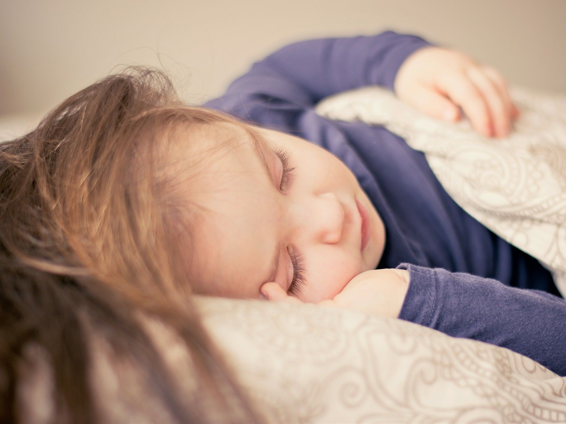 „Schlaf schön, mein Kind!“   Baby- und Kleinkindschlaf verstehen - Wie das Zubettgehen gelingen kann