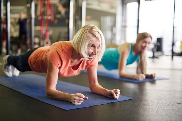 Fit ab 50 für Frauen - Rund um den Körper