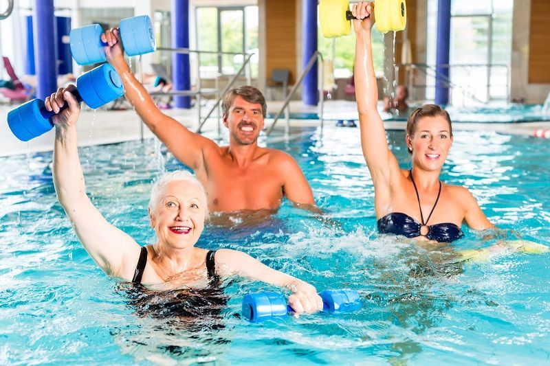 Wassergymnastik: Fit durch&apos;s Nass am Abend